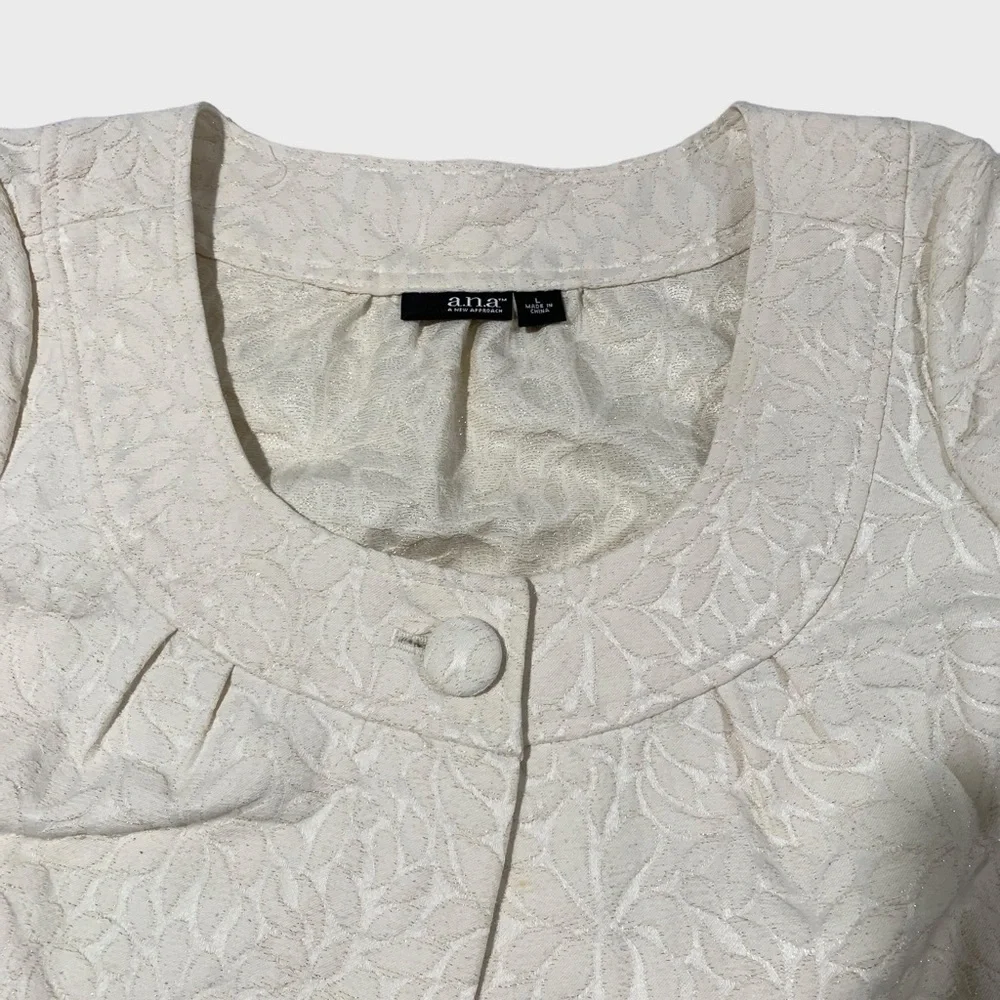 a.n.a Cropped Short Sleeve Jacket Womens Off White | Gold Thread | Size Large - Picture 3 of 10